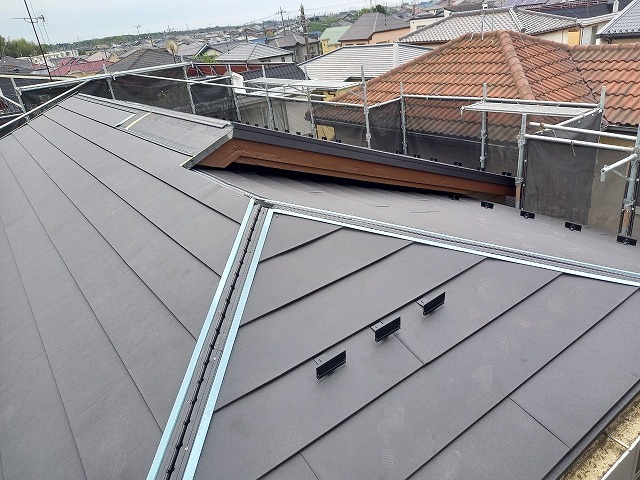 スーパーガルテクトでカバー工事